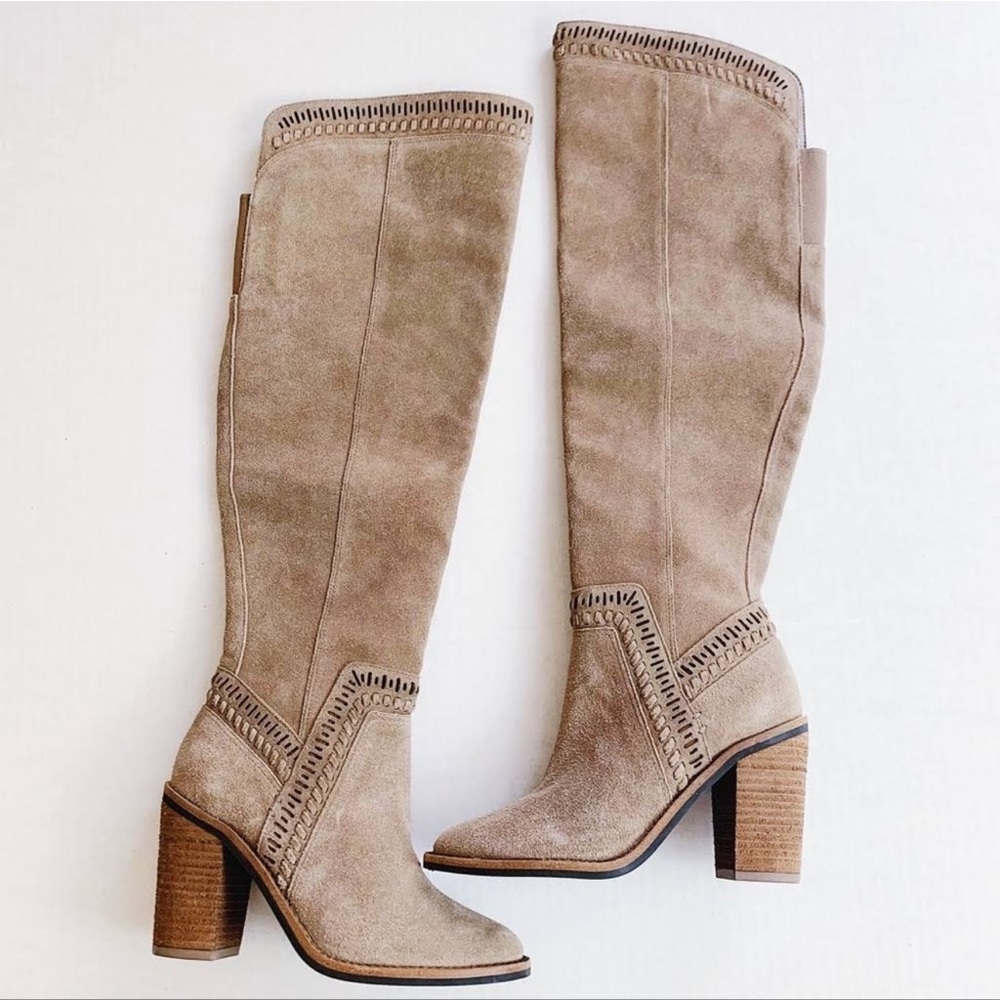 *HOST PICK*💝💝Vince Camuto Taupe Boot